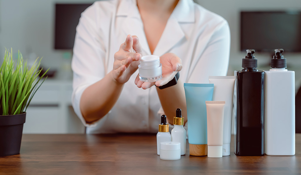 En Innovación Cosmética, queremos hacerte participar en la Misión de embellecer, mientras cuidamos las pieles. Comparte con nosotros esos logros a través de los productos cosméticos que fabricamos para ti.